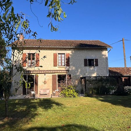 Les Bruyeres B&B Montbron Екстериор снимка