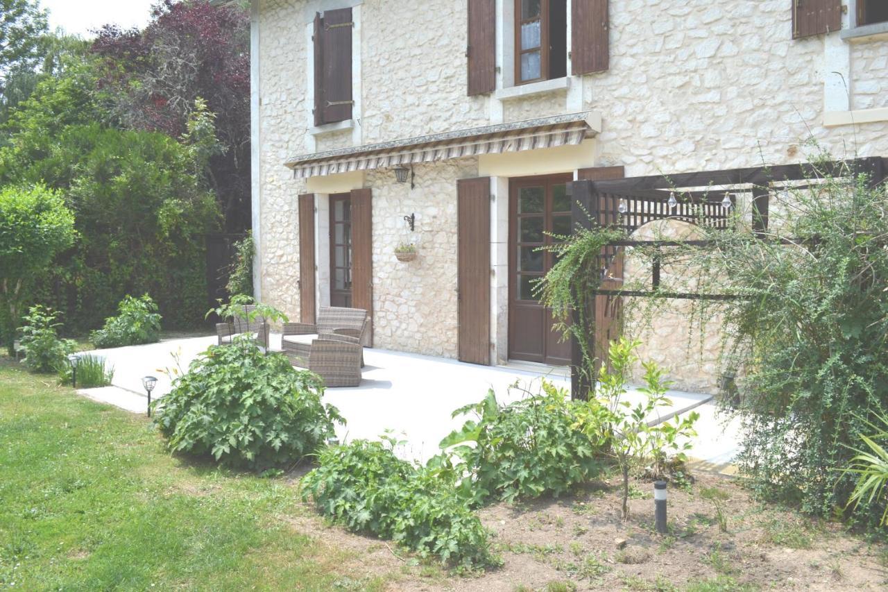 Les Bruyeres B&B Montbron Екстериор снимка