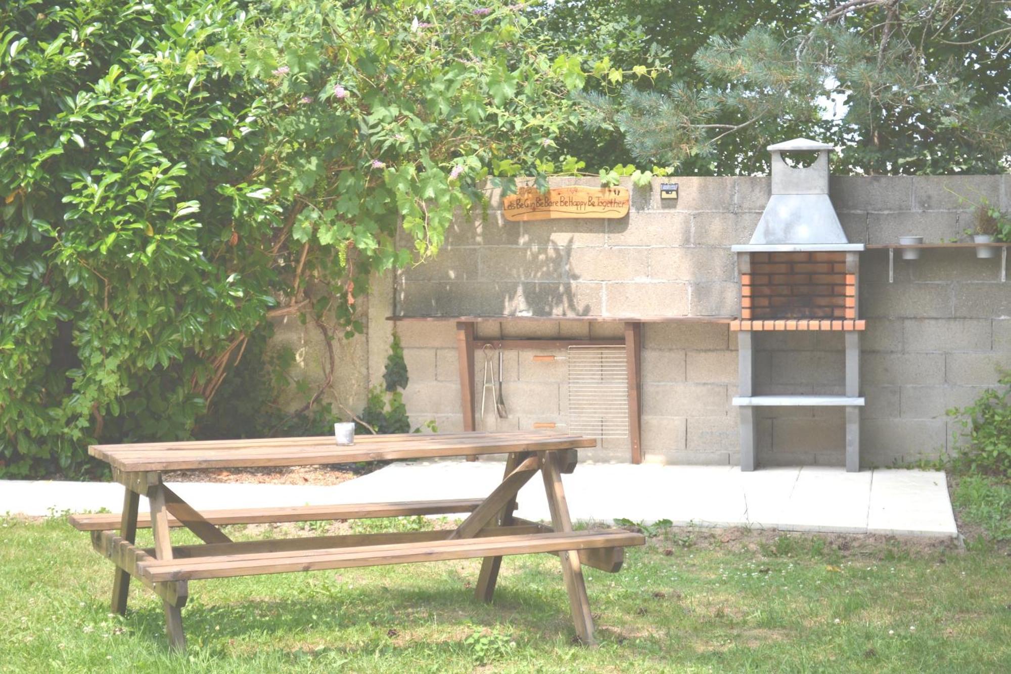 Les Bruyeres B&B Montbron Екстериор снимка