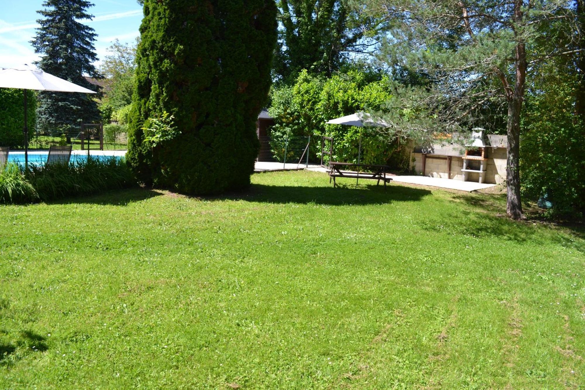 Les Bruyeres B&B Montbron Екстериор снимка